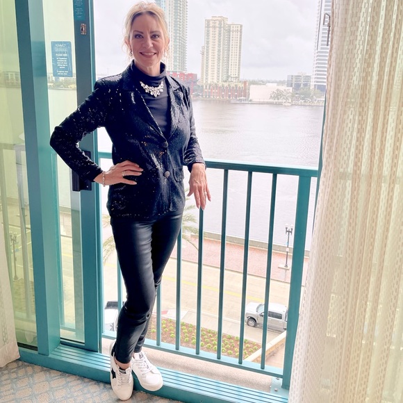 Meet your Posher, Heather - Picture 1 of 1